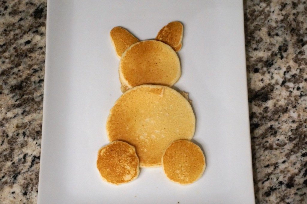 assemble-pancakes-to-make-bunny