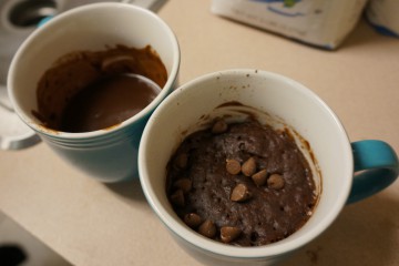 Brownie-in-a-mug-before and after